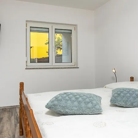 公寓 Gorgeous Apartment In Pula With Wifi *