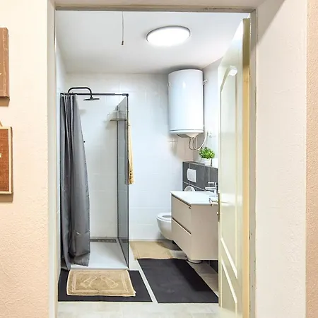 Appartement In With Wifi Pula