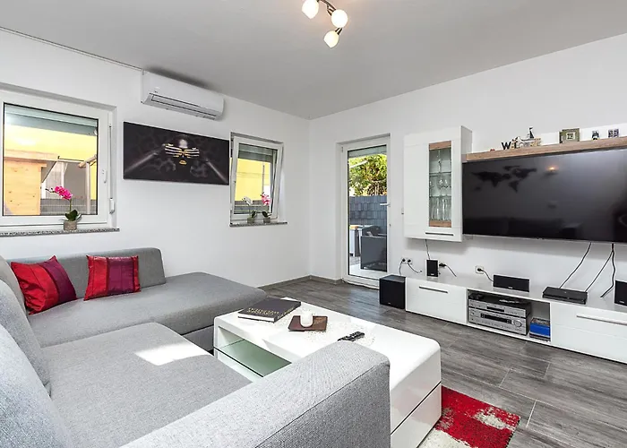 In With Wifi Apartment Pula